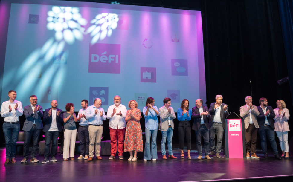 Les mandataires DéFI sur scène lors de la rentrée politique, ce dimanche 11 septembre 2022