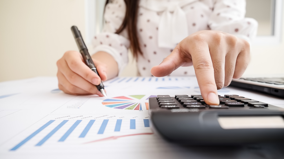 Analyse des dépenses avec une calculatrice